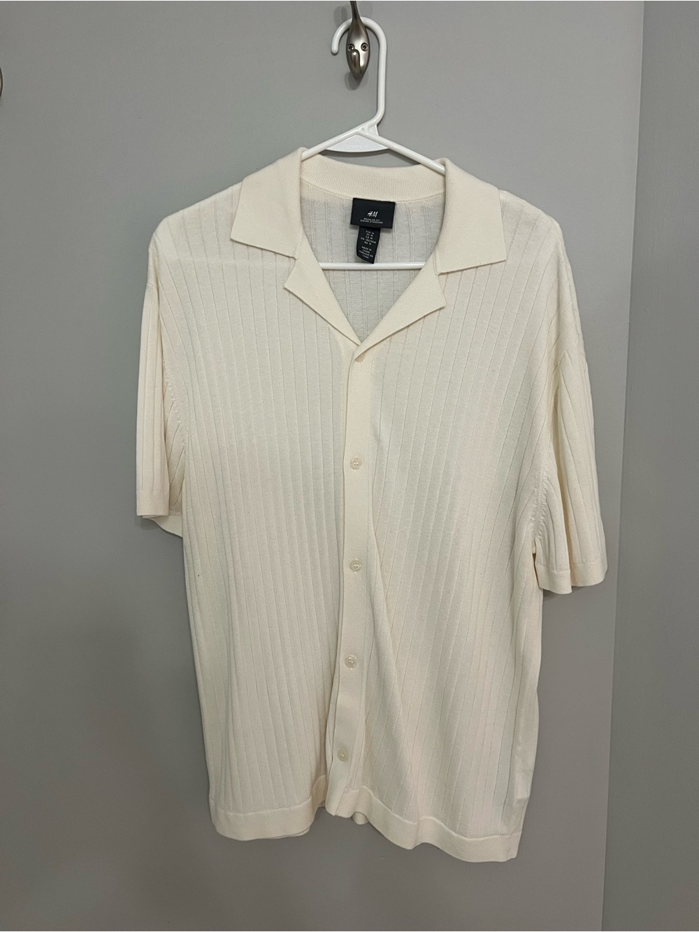 H&M Ivory Short Sleeve Ribbed Button-Up Shirt